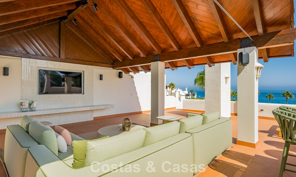 Renovated penthouse with sea views for sale on the beachfront on the New Golden Mile between Marbella and Estepona 785295