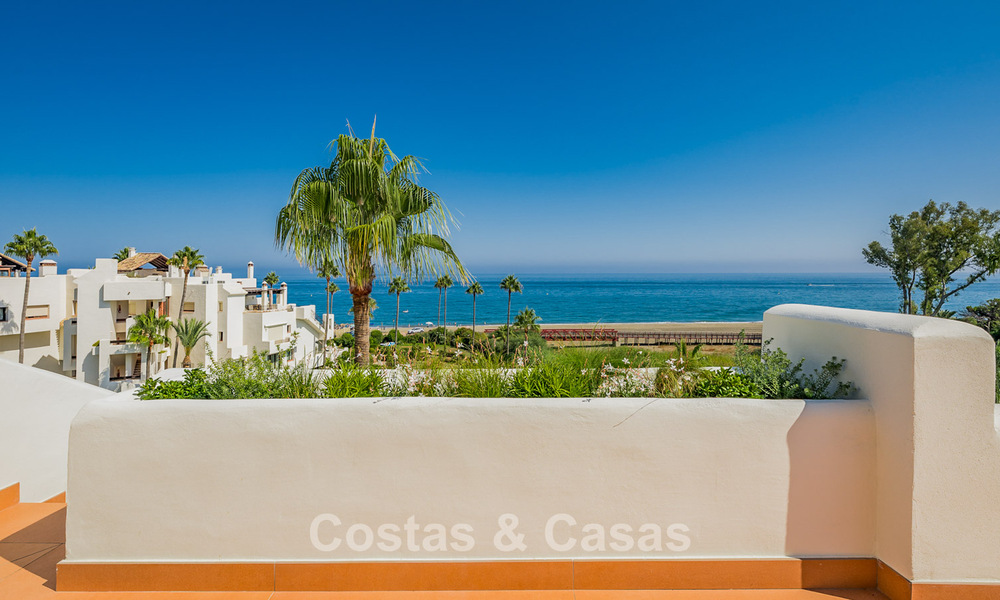 Renovated penthouse with sea views for sale on the beachfront on the New Golden Mile between Marbella and Estepona 785296