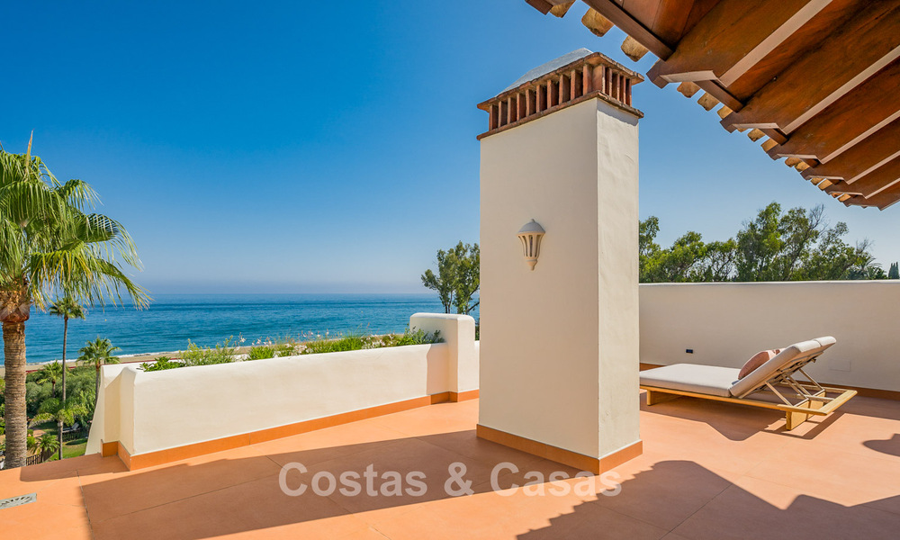 Renovated penthouse with sea views for sale on the beachfront on the New Golden Mile between Marbella and Estepona 785297