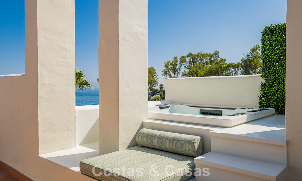 Renovated penthouse with sea views for sale on the beachfront on the New Golden Mile between Marbella and Estepona 785298