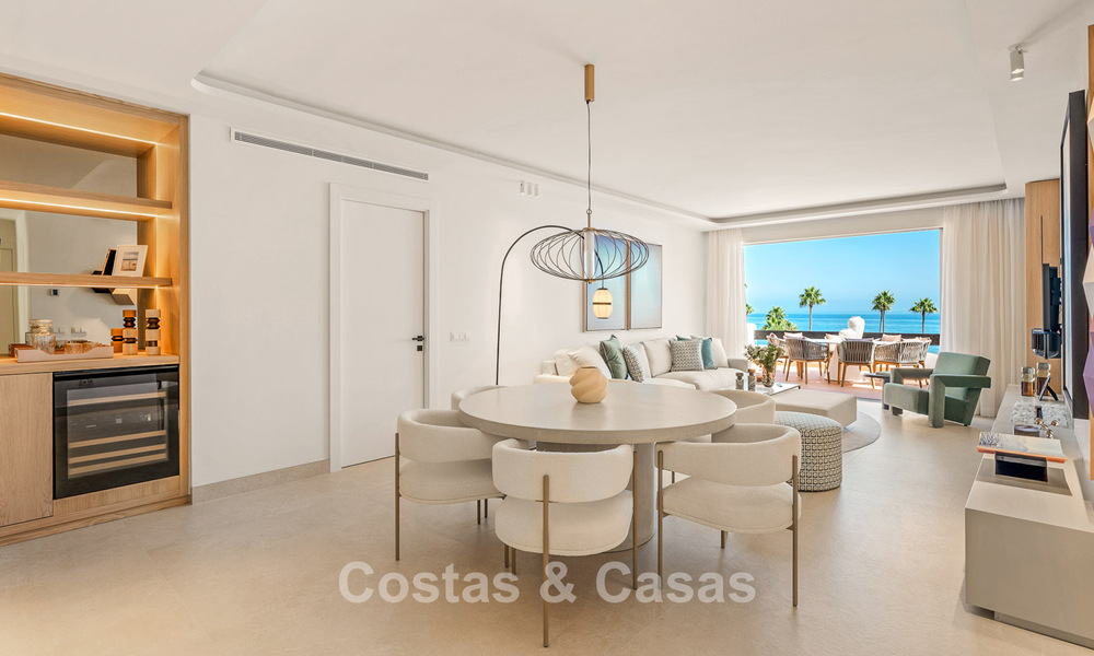 Renovated penthouse with sea views for sale on the beachfront on the New Golden Mile between Marbella and Estepona 785303