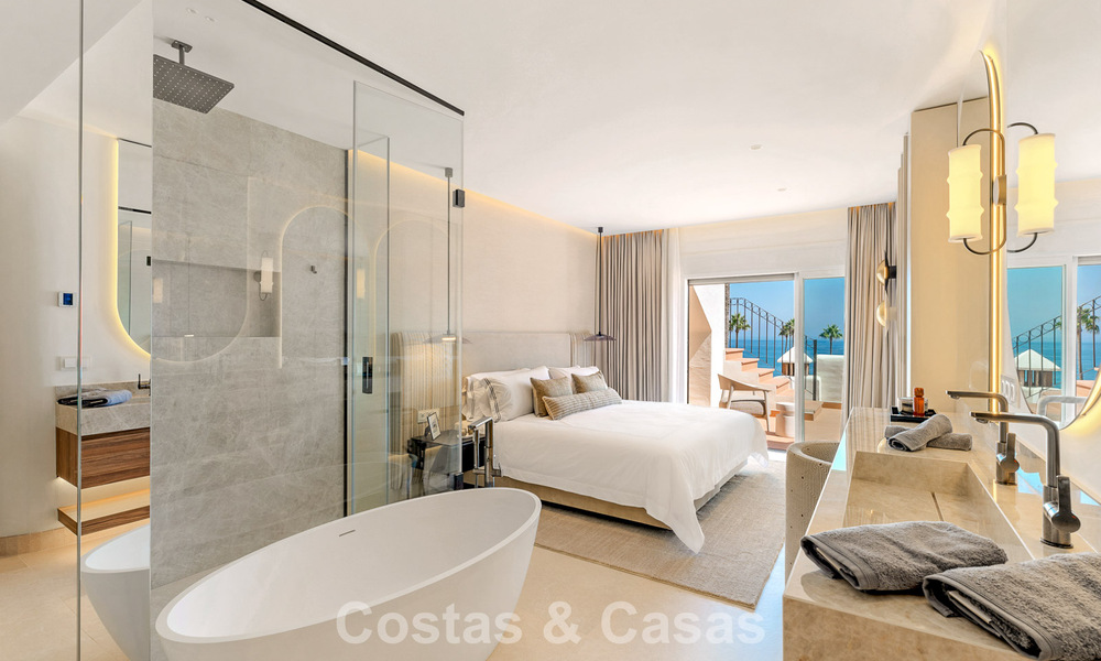 Renovated penthouse with sea views for sale on the beachfront on the New Golden Mile between Marbella and Estepona 785307