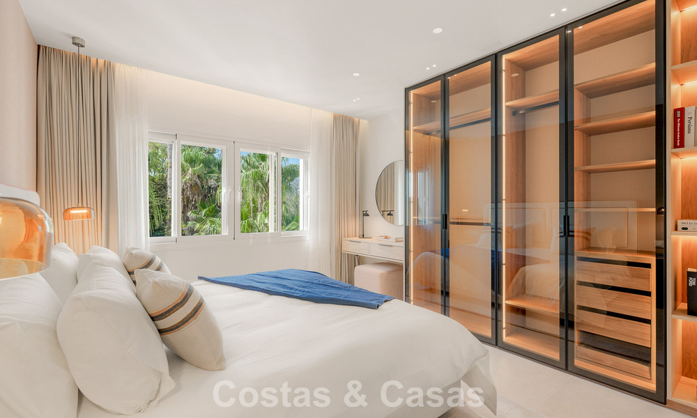 Renovated penthouse with sea views for sale on the beachfront on the New Golden Mile between Marbella and Estepona 785309