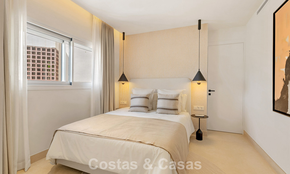 Renovated penthouse with sea views for sale on the beachfront on the New Golden Mile between Marbella and Estepona 785311