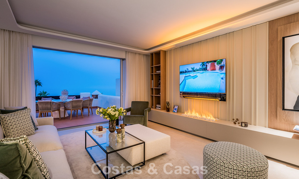 Renovated penthouse with sea views for sale on the beachfront on the New Golden Mile between Marbella and Estepona 785313