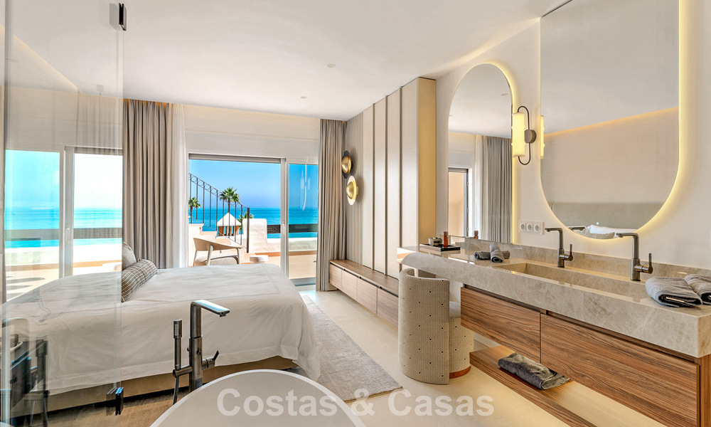 Renovated penthouse with sea views for sale on the beachfront on the New Golden Mile between Marbella and Estepona 785320