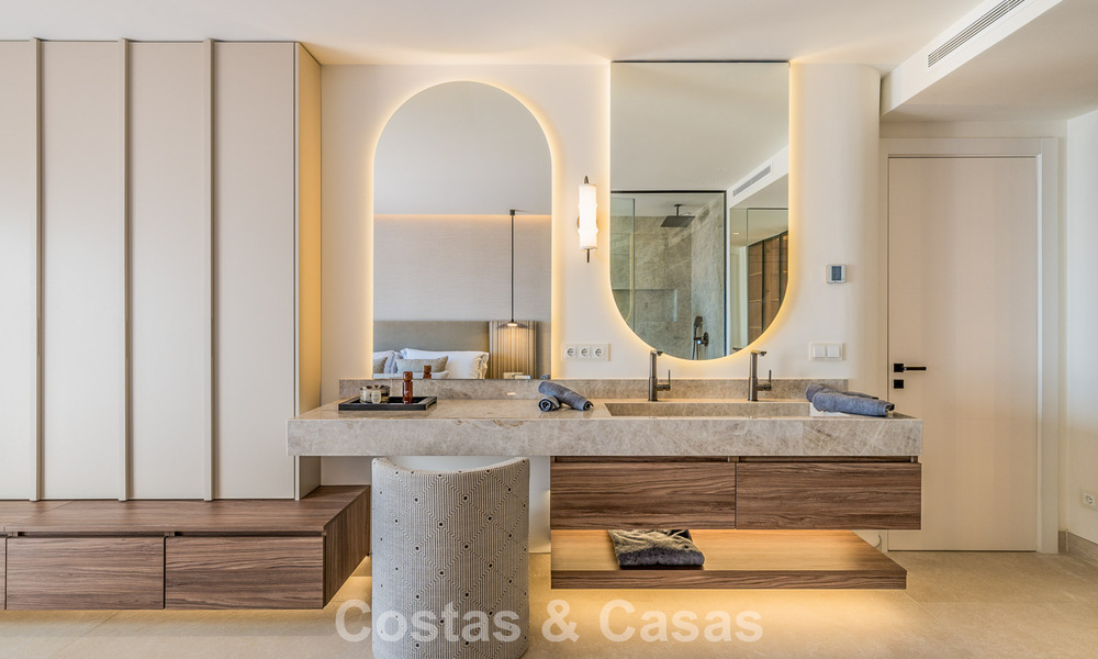 Renovated penthouse with sea views for sale on the beachfront on the New Golden Mile between Marbella and Estepona 785321