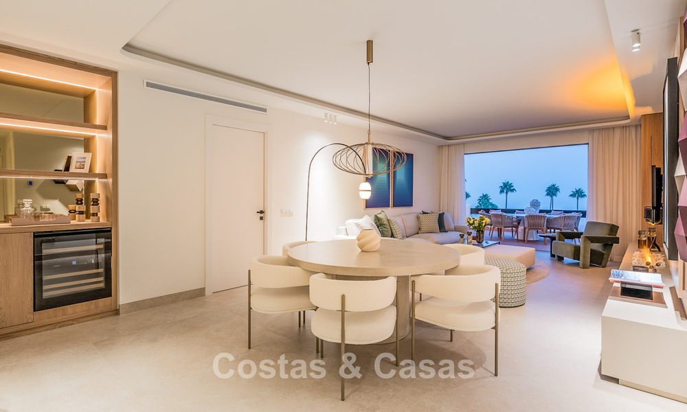 Renovated penthouse with sea views for sale on the beachfront on the New Golden Mile between Marbella and Estepona 785324