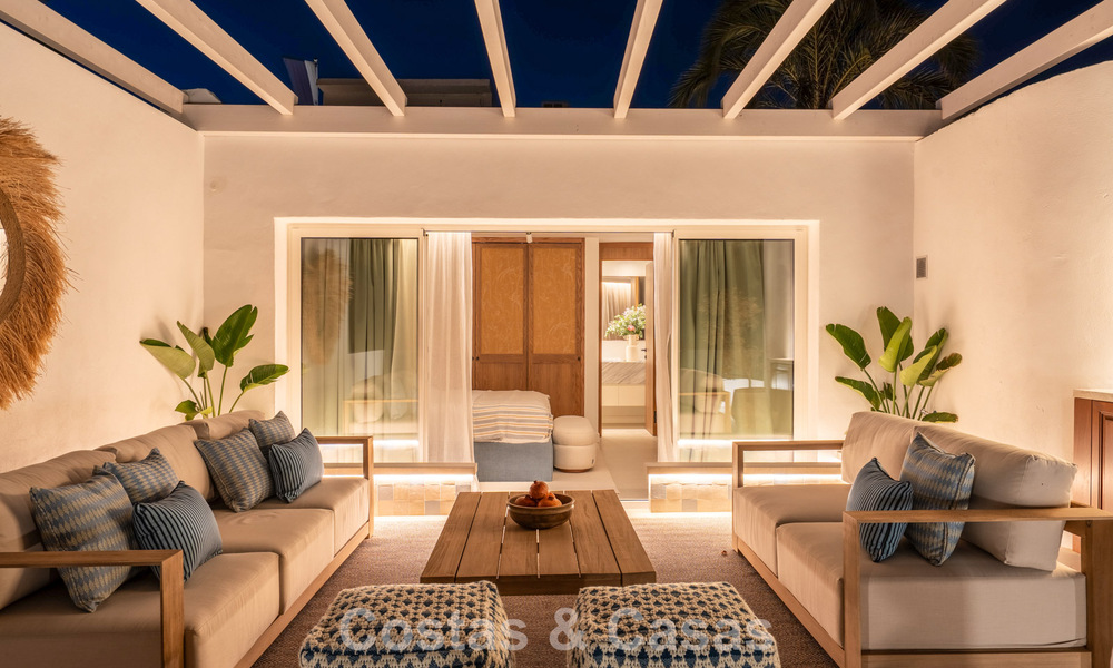 Luxurious beachfront property with open sea views for sale, directly on the beach on Marbella's prestigious Golden Mile 785327