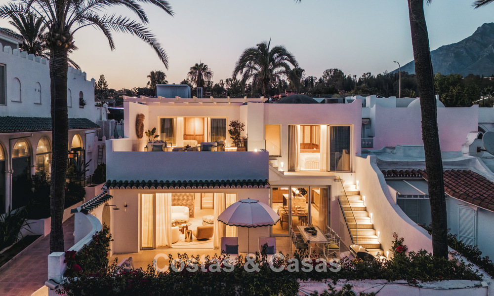 Luxurious beachfront property with open sea views for sale, directly on the beach on Marbella's prestigious Golden Mile 785328