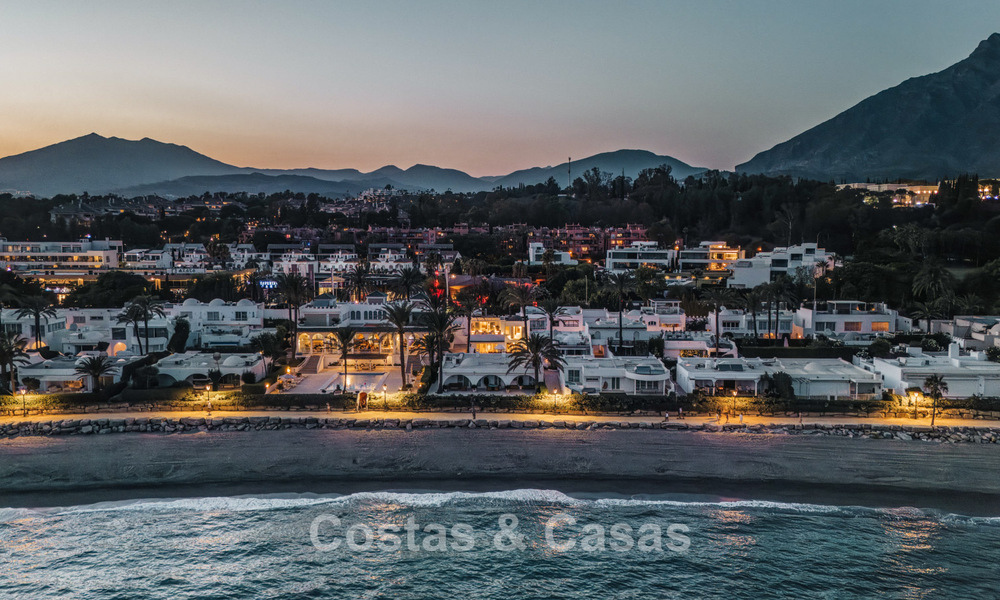 Luxurious beachfront property with open sea views for sale, directly on the beach on Marbella's prestigious Golden Mile 785329