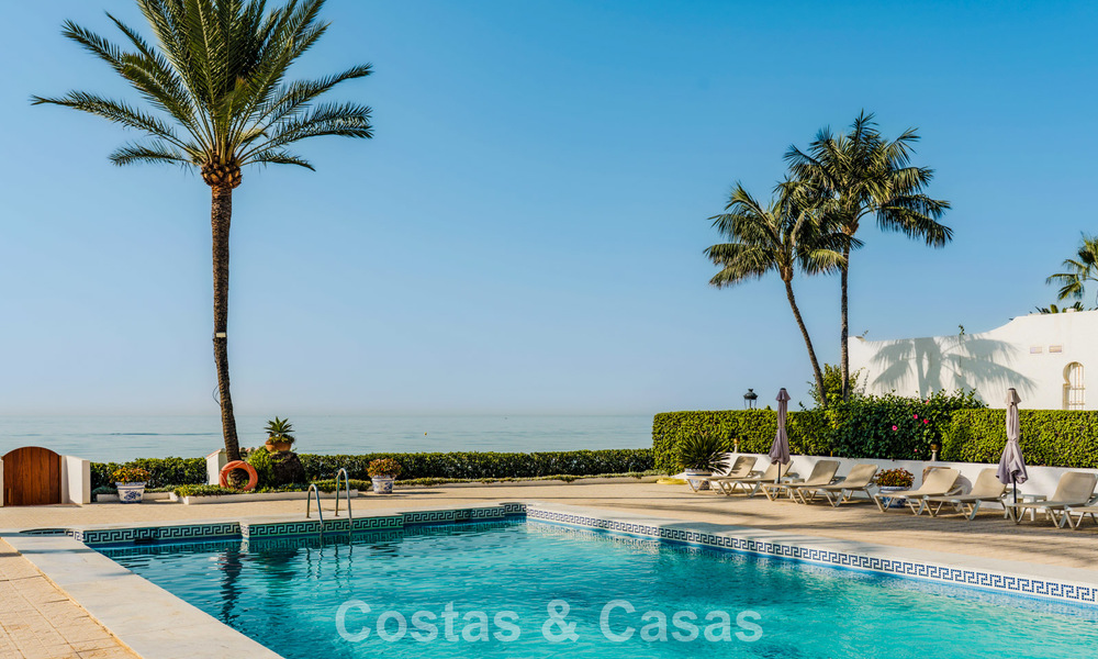 Luxurious beachfront property with open sea views for sale, directly on the beach on Marbella's prestigious Golden Mile 785331