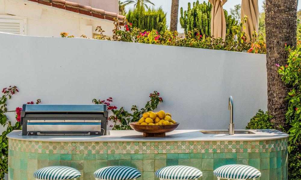 Luxurious beachfront property with open sea views for sale, directly on the beach on Marbella's prestigious Golden Mile 785339