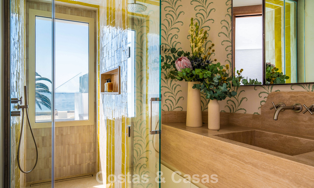 Luxurious beachfront property with open sea views for sale, directly on the beach on Marbella's prestigious Golden Mile 785345