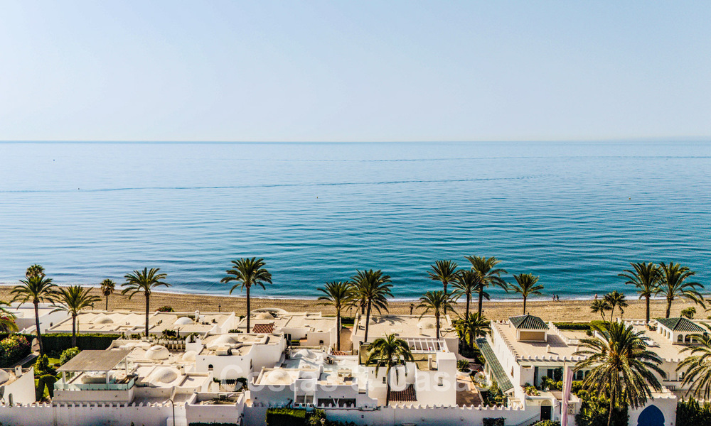 Luxurious beachfront property with open sea views for sale, directly on the beach on Marbella's prestigious Golden Mile 785346