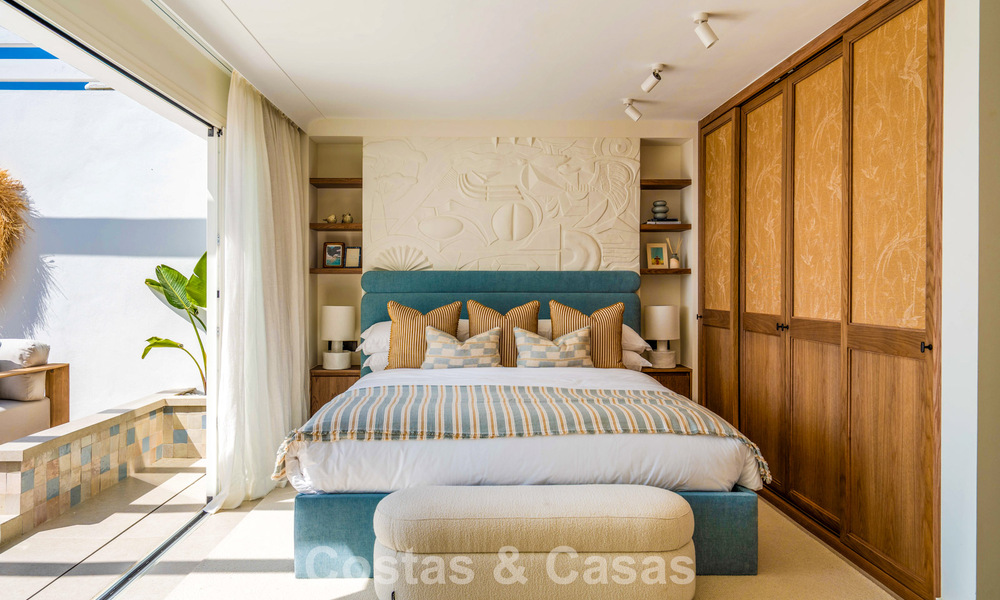 Luxurious beachfront property with open sea views for sale, directly on the beach on Marbella's prestigious Golden Mile 785347