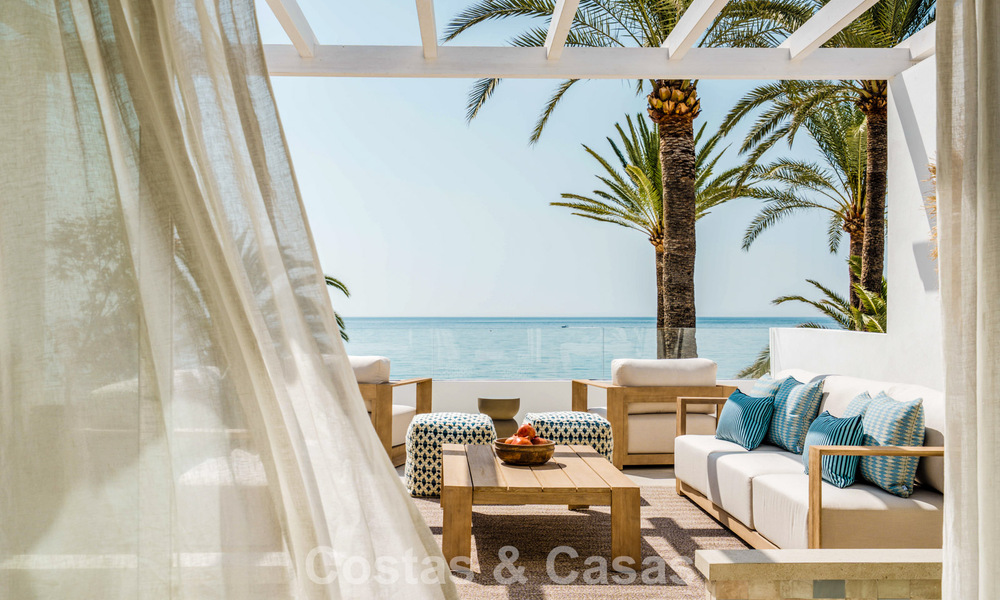 Luxurious beachfront property with open sea views for sale, directly on the beach on Marbella's prestigious Golden Mile 785348