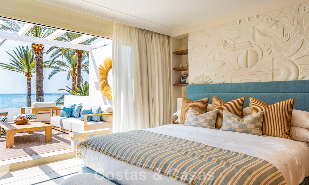 Luxurious beachfront property with open sea views for sale, directly on the beach on Marbella's prestigious Golden Mile 785349