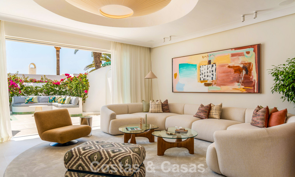 Luxurious beachfront property with open sea views for sale, directly on the beach on Marbella's prestigious Golden Mile 785353
