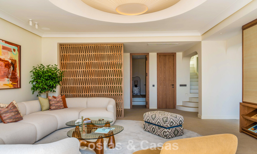 Luxurious beachfront property with open sea views for sale, directly on the beach on Marbella's prestigious Golden Mile 785355