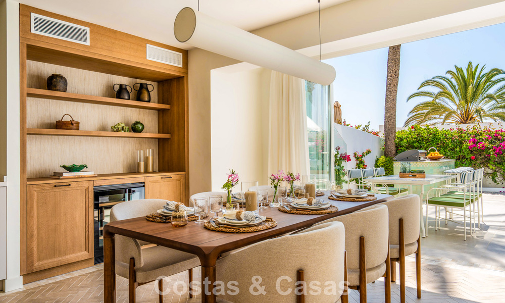 Luxurious beachfront property with open sea views for sale, directly on the beach on Marbella's prestigious Golden Mile 785358