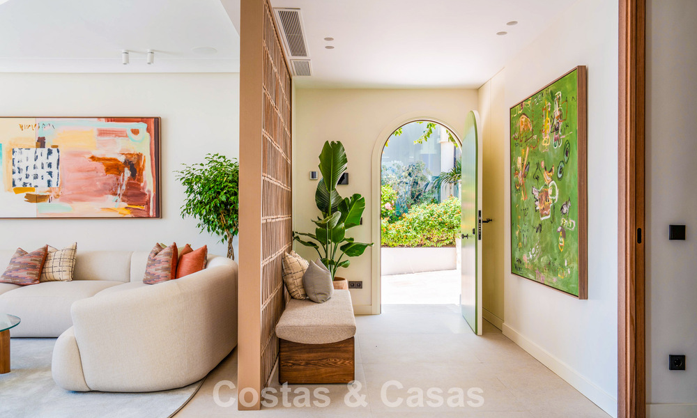 Luxurious beachfront property with open sea views for sale, directly on the beach on Marbella's prestigious Golden Mile 785360