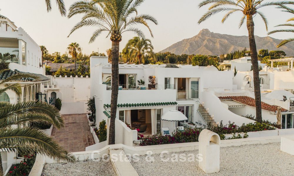 Luxurious beachfront property with open sea views for sale, directly on the beach on Marbella's prestigious Golden Mile 785365