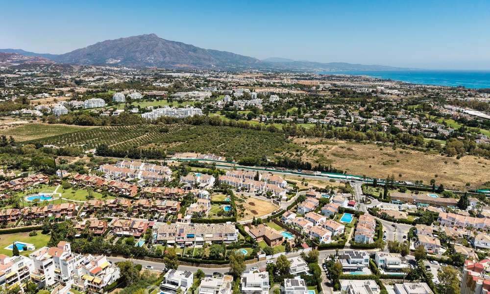 Modernist villa for sale in a private community surrounded by greenery, on the New Golden Mile between Marbella and Estepona 785375