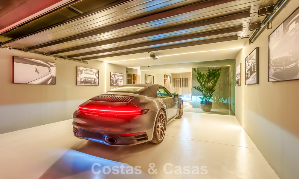 Prestigious townhouse for sale in an exclusive residential complex on Marbella's Golden Mile 785400