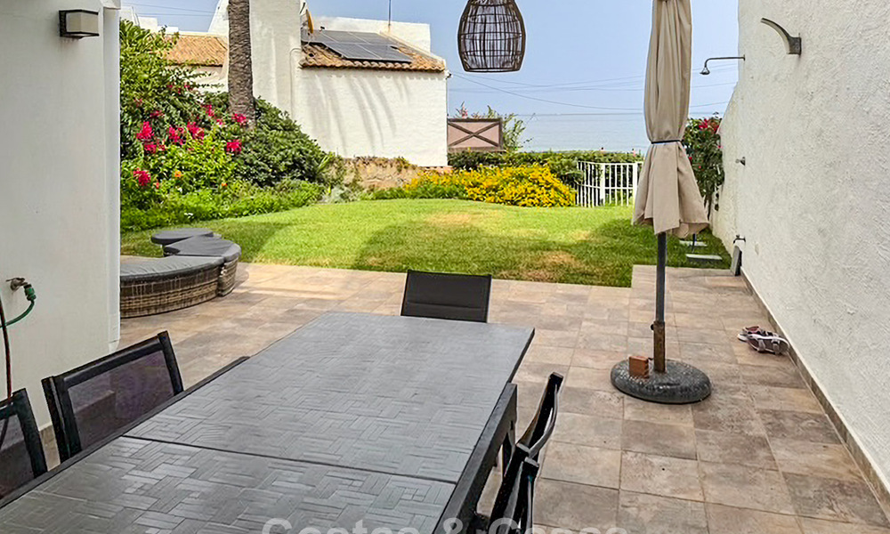 Spacious, move-in ready house with sea views for sale, adjacent to the beach, near Estepona town 785468