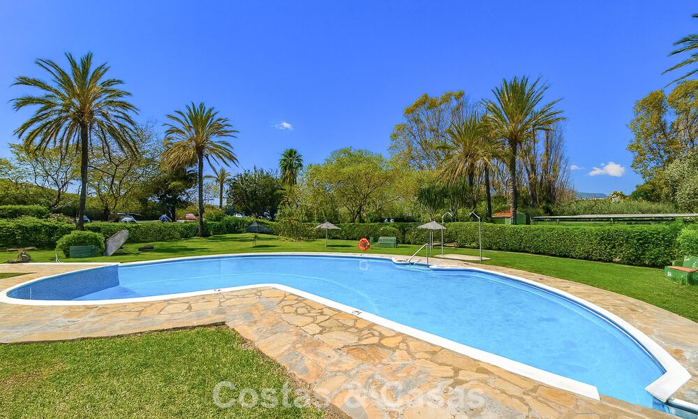 Spacious, move-in ready house with sea views for sale, adjacent to the beach, near Estepona town 785471