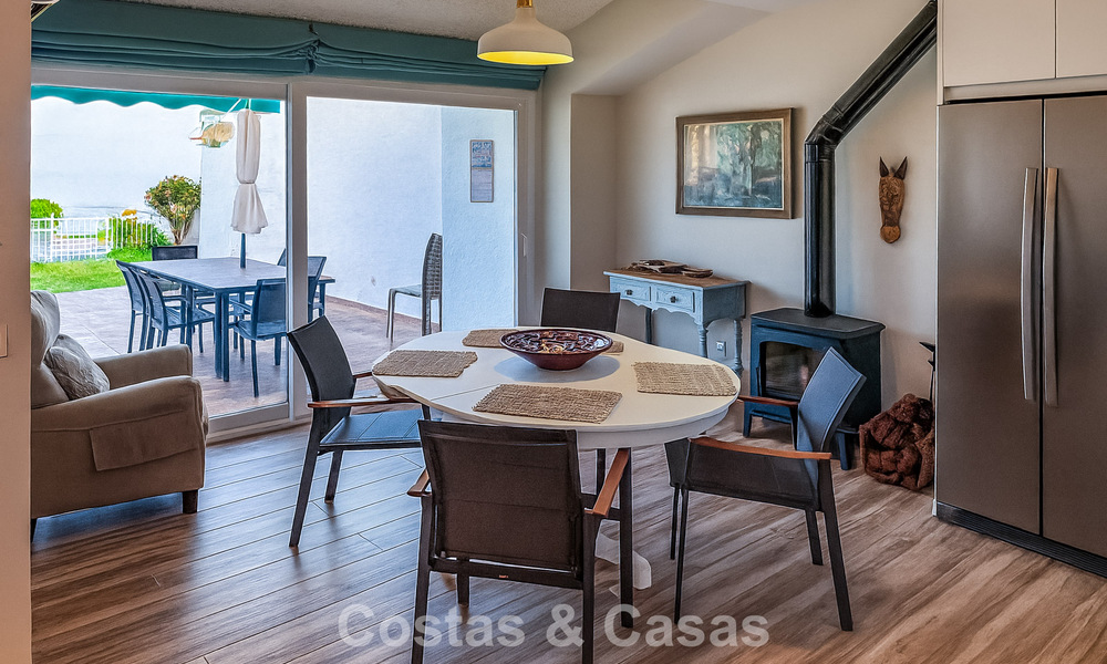 Spacious, move-in ready house with sea views for sale, adjacent to the beach, near Estepona town 785472