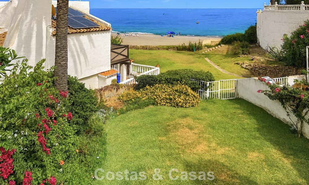 Spacious, move-in ready house with sea views for sale, adjacent to the beach, near Estepona town 785475