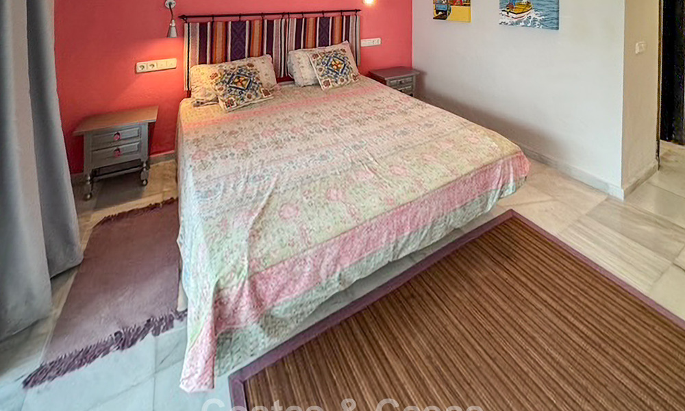 Spacious, move-in ready house with sea views for sale, adjacent to the beach, near Estepona town 785478