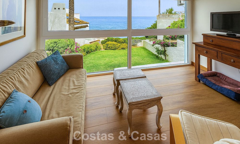 Spacious, move-in ready house with sea views for sale, adjacent to the beach, near Estepona town 785482