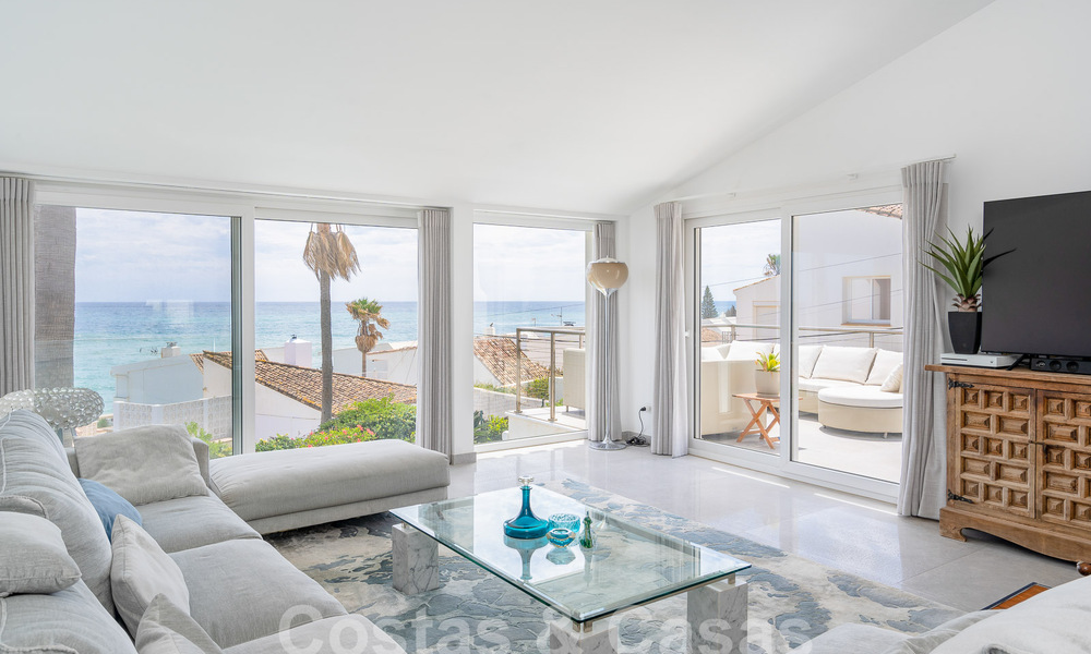 Charming properties for sale in a beachfront residential development near Estepona Town 808311