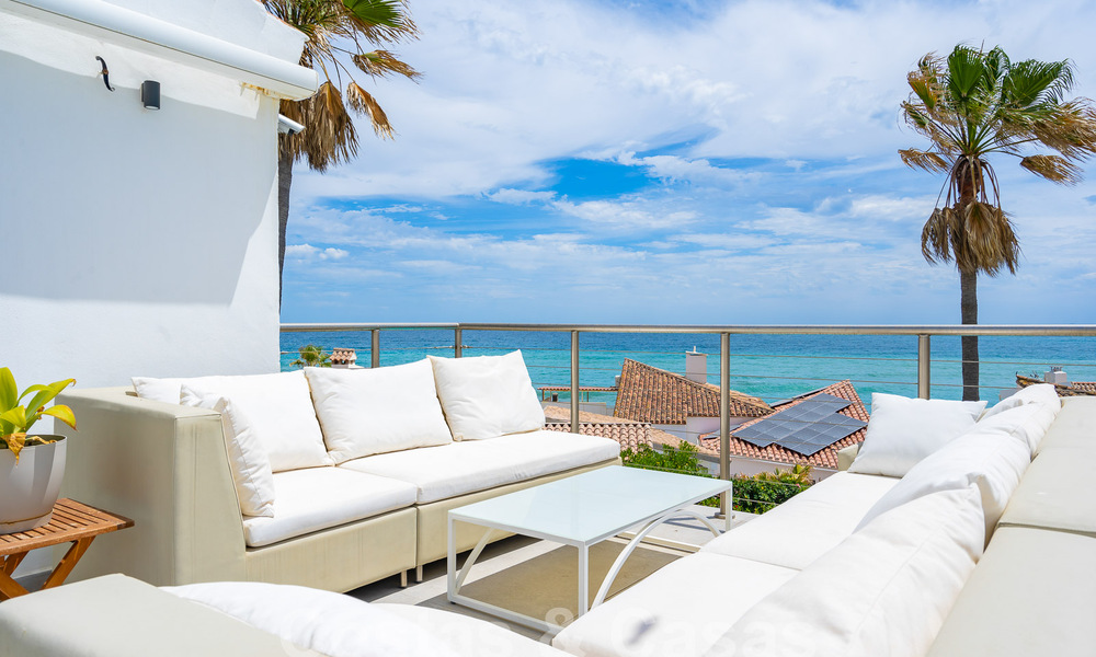 Charming properties for sale in a beachfront residential development near Estepona Town 808315
