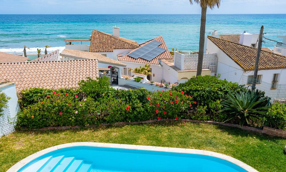 Charming properties for sale in a beachfront residential development near Estepona Town 808316