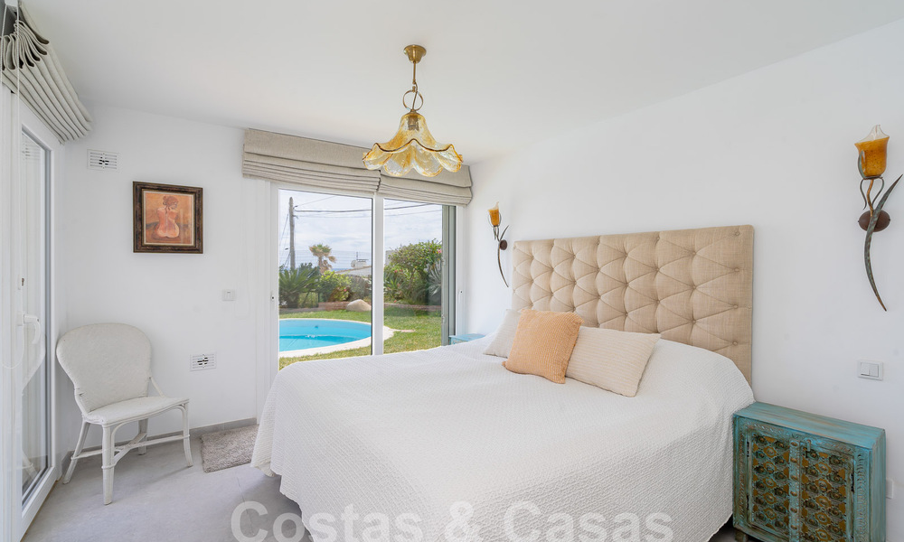 Charming properties for sale in a beachfront residential development near Estepona Town 808333