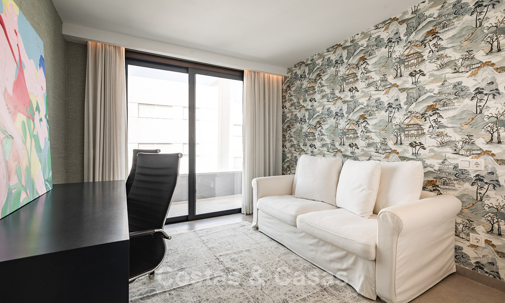 Contemporary luxury penthouse with a spacious roof terrace for sale close to all amenities and the centre of San Pedro, Marbella 785495