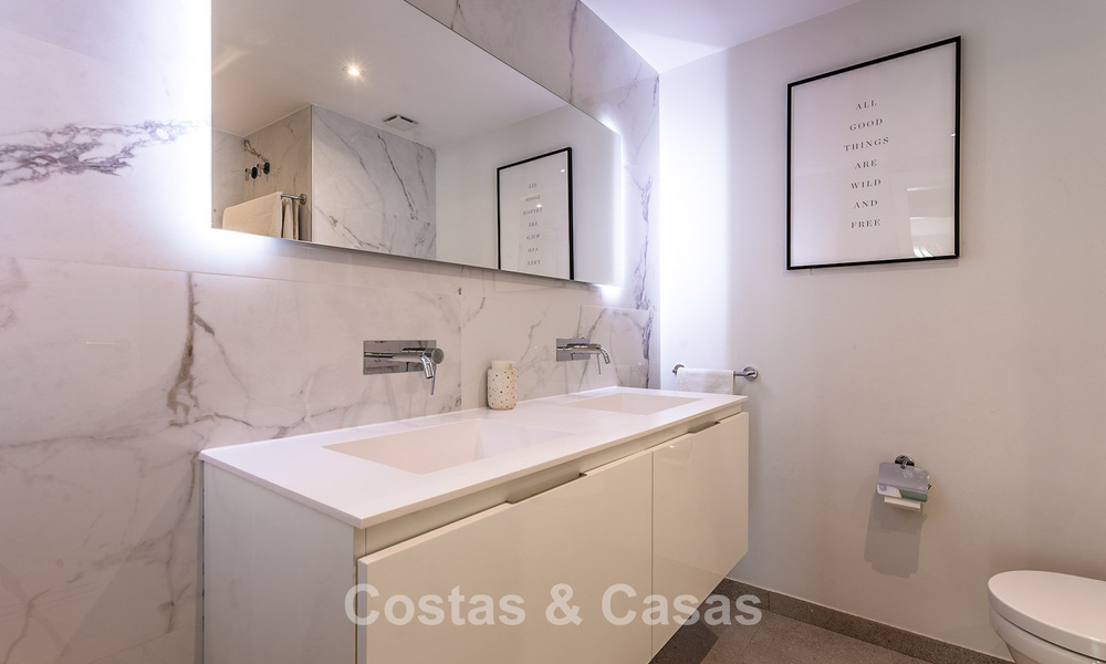 Contemporary luxury penthouse with a spacious roof terrace for sale close to all amenities and the centre of San Pedro, Marbella 785498