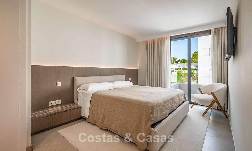 Contemporary luxury penthouse with a spacious roof terrace for sale close to all amenities and the centre of San Pedro, Marbella 785501