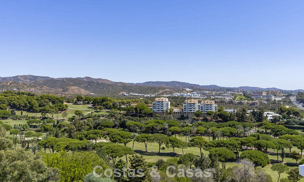 Contemporary renovated 3-bedroom apartment with open sea views for sale on the east side of Marbella center 785519