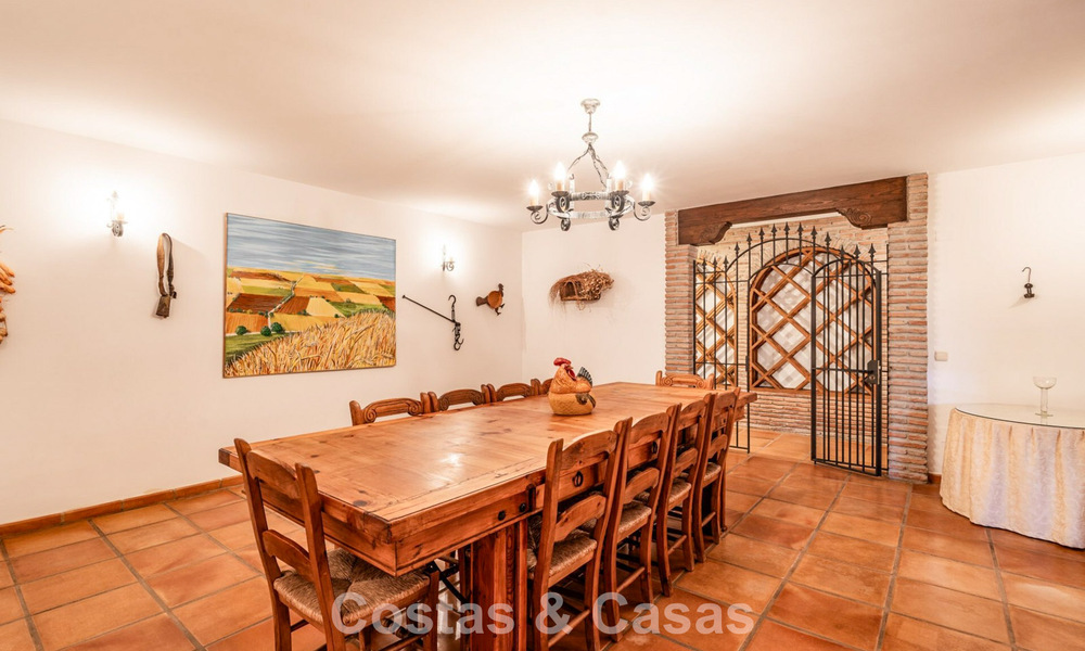 Spacious, Spanish luxury villa for sale in a secluded residential area on Marbella's Golden Mile 785675