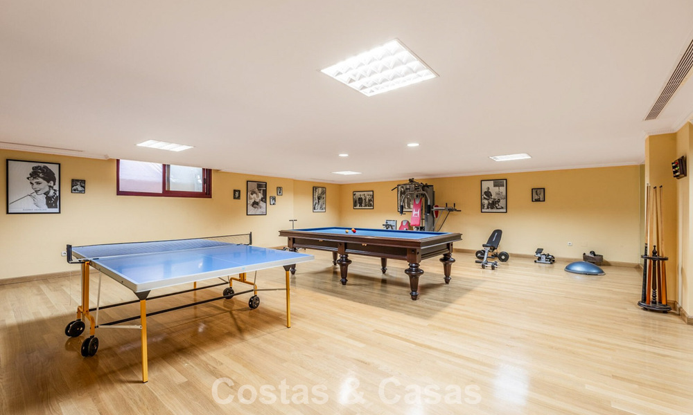 Spacious, Spanish luxury villa for sale in a secluded residential area on Marbella's Golden Mile 785676