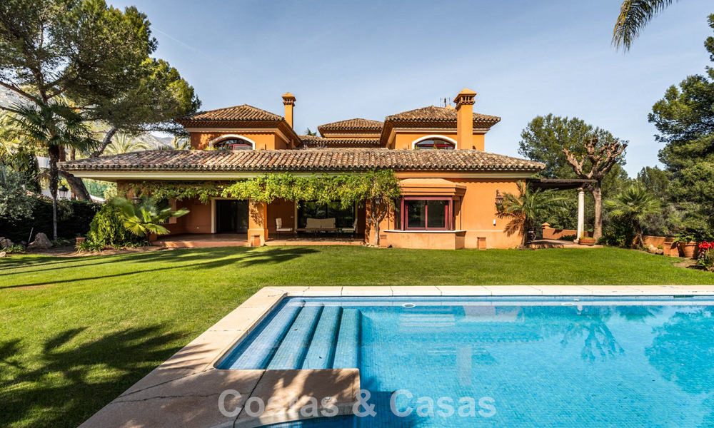 Spacious, Spanish luxury villa for sale in a secluded residential area on Marbella's Golden Mile 785680