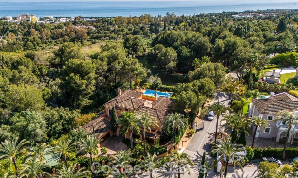 Spacious, Spanish luxury villa for sale in a secluded residential area on Marbella's Golden Mile 785682