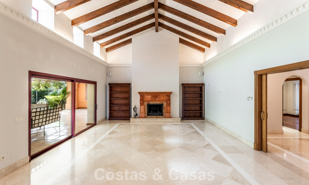 Spacious, Spanish luxury villa for sale in a secluded residential area on Marbella's Golden Mile 785683