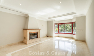 Spacious, Spanish luxury villa for sale in a secluded residential area on Marbella's Golden Mile 785684 