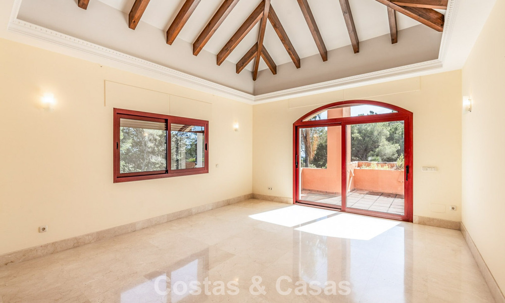 Spacious, Spanish luxury villa for sale in a secluded residential area on Marbella's Golden Mile 785686